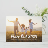 Peace Out 2020 Foto's Kerstmis Nieuwjaar Feestdagenkaart (Staand voorkant)