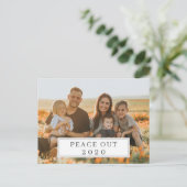 Peace Out 2020 Funny COVID New Year Feestdagenkaart (Staand voorkant)