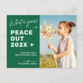 Peace Out 2021 Modern Typografie-script foto Feestdagenkaart (Voorkant)