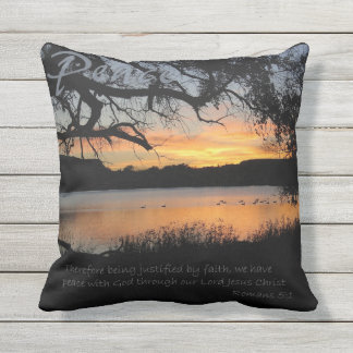 Peace Pillow Lake Sunset Pillow Romans 5 Buitenkussen