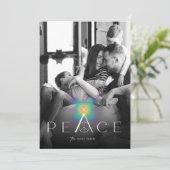 Peace Rainbow Glow Typografie Minimalistische foto Feestdagenkaart (Staand voorkant)
