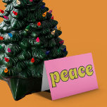 Peace Retro Roze en limoengroen Feestdagen Kaart<br><div class="desc">Deze retro stijlkaart is voorzien van de boodschap "Peace" op de voorkant in limoengroene letters tegen een roze achtergrond. Het binnenbericht kan met uw eigen groet worden aangepast.</div>