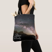 Peace & Serenity Mountain Night Sky Tote Bag (Dichtbij)