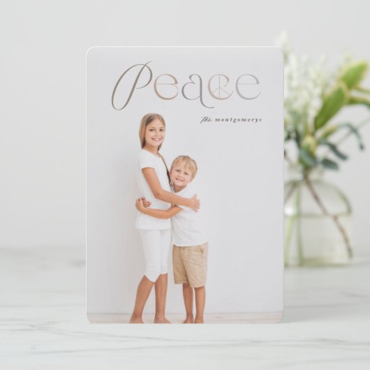 Peace Simple Typography Minimalistische vakantiefo Feestdagenkaart (Staand voorkant)