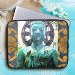 Peace Turquoise Boeddha beeld Goud mozaïek Foto Laptop Sleeve<br><div class="desc">"Vrede." Ik ontdekte gelukkig dit Aziatische Boeddha-beeld in een weelderige Hawaïaanse tuinomgeving, die rust en eenzaamheid uitstraalt. Neem even de tijd om te ontspannen terwijl u deze speciale fotografie neopreen laptop sleeve gebruikt. Deze laptophoes is verkrijgbaar in drie formaten: 15, 13 en 10. Maakt een geweldig opbeurende en inspirerend cadeau!...</div>
