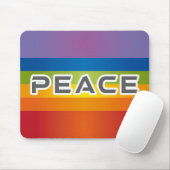 Peace Word Letters - vlag op regenboogachtergrond Muismat (Met muis)