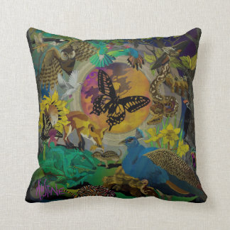 Peaceable Kingdom Pillow Kussen