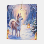 Peaceful Akita on Snow Lantern Path Christmas Dog  Keramisch Ornament (Links)