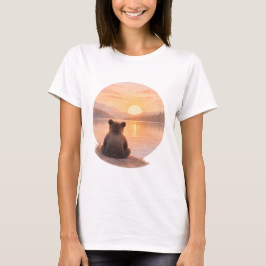 Peaceful Bear Cub Sunset– Soft Watercolor  T-shirt (Voorkant)