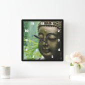 Peaceful Buddha Statue in a Leafy Green Forest Vierkante Klok (Huis)