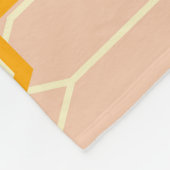 Peach background hexagonal floral pattern  fleece deken (Hoek)