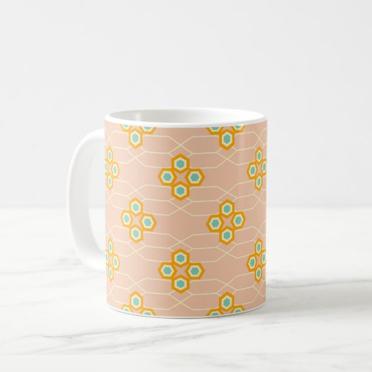 Peach background hexagonal floral pattern koffiemok (Voorkant links)