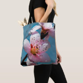 Peach Blossom Branch and Blue Sky Tote Bag (Dichtbij)