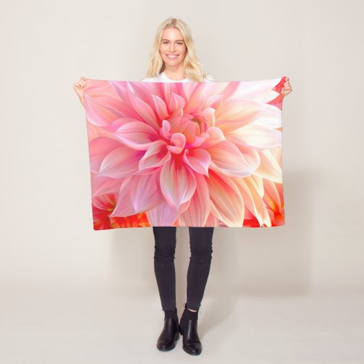 Peach Blush Dahlia Blossom Fleece Deken (In situ)