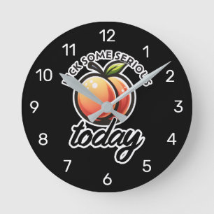 Peach Booty Slaat Vandaag Ernstig Op Zijn Donder G Ronde Klok