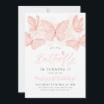 Peach Butterfly 1st Birthday Invitation Baby Girl Kaart<br><div class="desc">Perzikvlinder,  eerste verjaardag,  met perzikvlinders van de waterverf. De perfecte uitnodiging voor je eerste verjaardagsfeestje.</div>