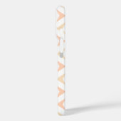Peach Chevron Geometric Pattern iPhone 16 Case (Achterkant / Links)