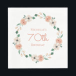 peach crème Floral 70th Birthday Servet<br><div class="desc">,  kleurrijk en vrouwelijk papier voor de 70e verjaardag,  servet,  ontworpen met een schattige en delicate perzik en een roombrij. De tekst is volledig klantgericht,  zodat kunnen deze papieren servetten voor om het even welke leeftijd worden ontworpen.</div>