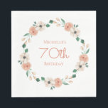 peach crème Floral 70th Birthday Servet<br><div class="desc">,  kleurrijk en vrouwelijk papier voor de 70e verjaardag,  servet,  ontworpen met een schattige en delicate perzik en een roombrij. De tekst is volledig klantgericht,  zodat kunnen deze papieren servetten voor om het even welke leeftijd worden ontworpen.</div>