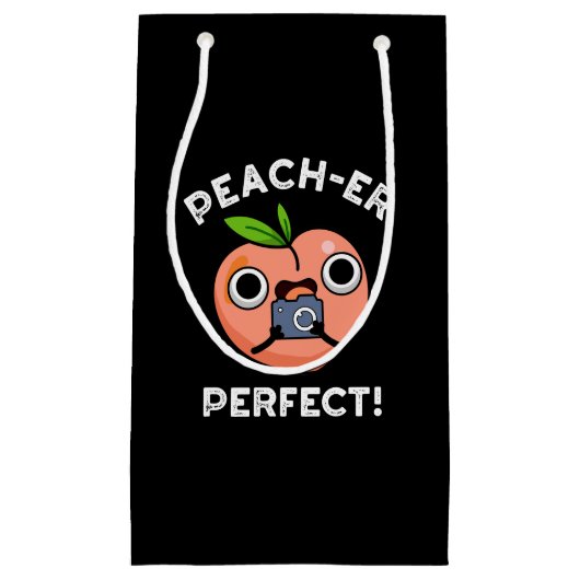 Peach-er Perfect Funny Peach Pun Dark BG Klein Cadeauzakje (Voorkant)