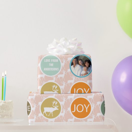 Peach Family Photo Reindeer Kerstmis Merry Bright Cadeaupapier (Feestgeschenken)