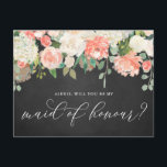 Peach Flowers Chalkboard is mijn eerbetoon Briefkaart<br><div class="desc">Bent u mijn eerwemiddel? Vraag familie en vrienden om deel uit te maken van je bruiloft met deze bijtende floral bridal party voorstelkaart. Hij is voorzien van waterverf bloemkool van perzikpinda's en ivoorhydrangeas op de achtergrond van faux-alkboardbedekking. Personaliseer door namen, berichten en andere details toe te voegen. Deze perzikflorale kaart...</div>