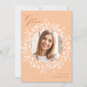 Peach Fuzz White Wildflower Wreath Afstuderen Kaart (Voorkant)