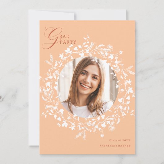 Peach Fuzz White Wildflower Wreath Afstuderen Kaart (Voorkant)