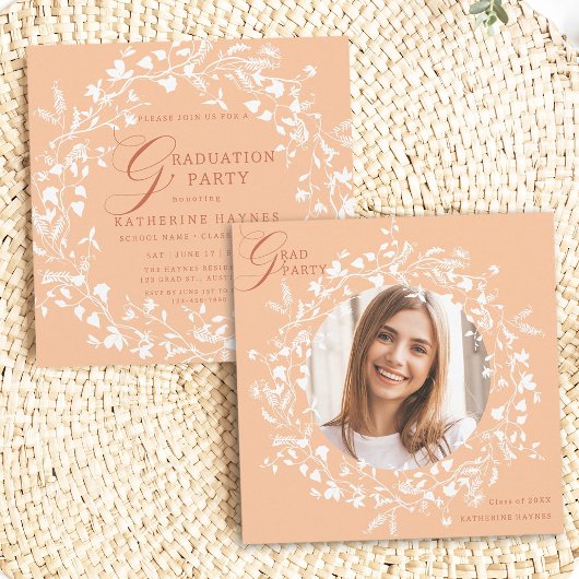 Peach Fuzz White Wildflower Wreath Afstuderen Kaart