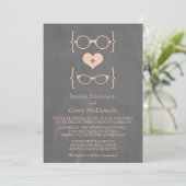 Peach Geeky Glasses Chalkboard Wedding Invite Kaart (Staand voorkant)