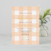 Peach Gingham Baby shower Folie Invitation Uitnodiging (Staand Voorkant)