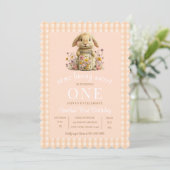 Peach Gingham Bunny 1st Birthday Invite Kaart (Staand voorkant)