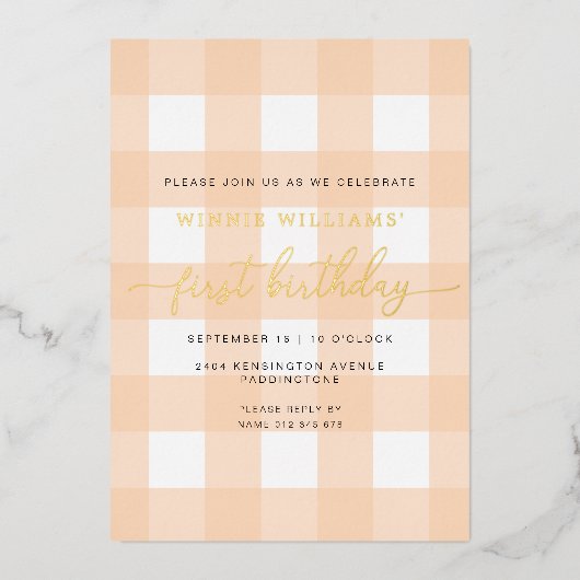 Peach Gingham First Birthday Gold Foil Invitation Folie Uitnodiging (Voorkant)