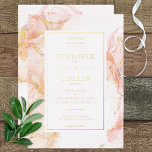 Peach & Gold Foil Marbleized Wedding Invitation Folie Uitnodiging<br><div class="desc">Eenvoudig en elegant,  met een aanraking van glamour,  heeft deze kaart een zacht perzikkleurig en vals goudgemarmerd lijst dat authentieke gouden folie omringt. Op de achterkant blijft het marmer-effect van de perzik "alcoholinkt" gehandhaafd.</div>