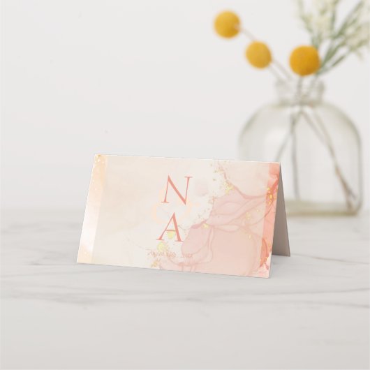 Peach Gold Marble Monogram Wedding Party Folded Plaatskaartje (Achterkant)