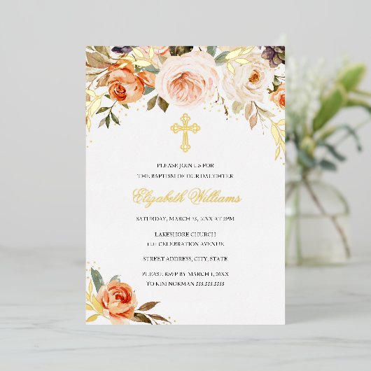 Peach Gold Waterverf Floral Girl Baptisme Folie Uitnodiging (Staand Voorkant)