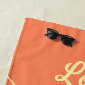 Peach Mid Century Yellow Retro Stippen Zomerliefde Strandlaken (In situ)