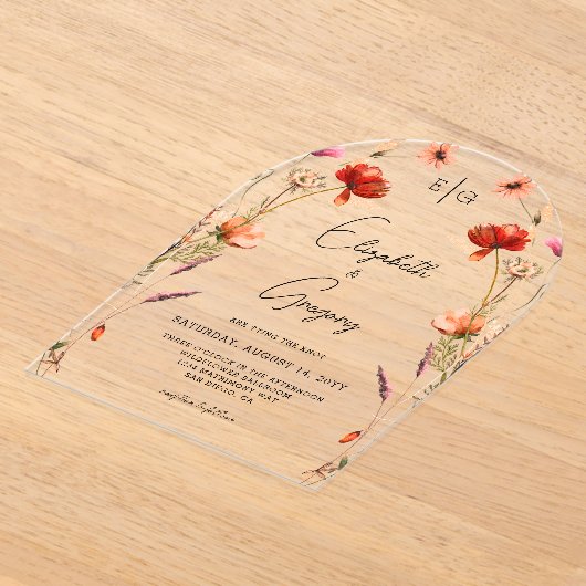 Peach Monogram Wildflower Wedding Acryl Uitnodigingen (Laagn)