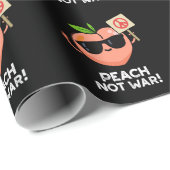Peach not War Funny Fruit Pun Dark BG Cadeaupapier (Rol Hoek)