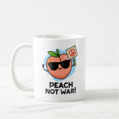 Peach not War Funny Fruit Pun Koffiemok (Links)
