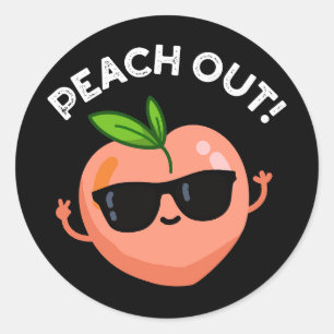 Peach out Funny Fruit Pun Dark BG Ronde Sticker