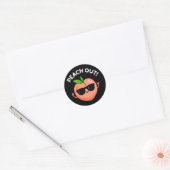 Peach out Funny Fruit Pun Dark BG Ronde Sticker (Envelop)