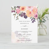 Peach paarse florals moderne huwelijksuitnodiging kaart (Staand voorkant)