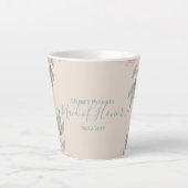 Peach Peonies Sage Floral budget Weddenschap Latte Mok (Voorkant)