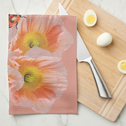 Peach Poppies & Ladybug Keuken Handdoek (Quarter Fold)