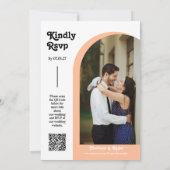 Peach Retro Arch Foto QR Code RSVP Groovy Kaart (Achterkant)