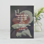 Peach Rosebud Floral Invitation Kaart (Staand voorkant)