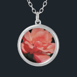 Peach Roze roze bloem Zilver Vergulden Ketting<br><div class="desc">Peach roze Roze mooie foto van een perachy roze roos van de kunstenaar Sandra Marie Closs . Voeg je eigen tekst, naam of monogram toe aan creëer het perfecte product voor elke keer. Wedding, feestfeest, sympathie, verjaardag, baby shower, een feest of gewoon om je dag wat mooier te maken. bloem,...</div>