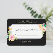Peach roze rozen op Black Wedding RSVP Kaartje (Staand voorkant)