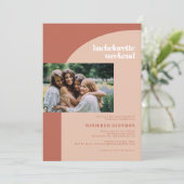 Peach terracotta arch Bachelorette weekendfoto Kaart (Staand voorkant)